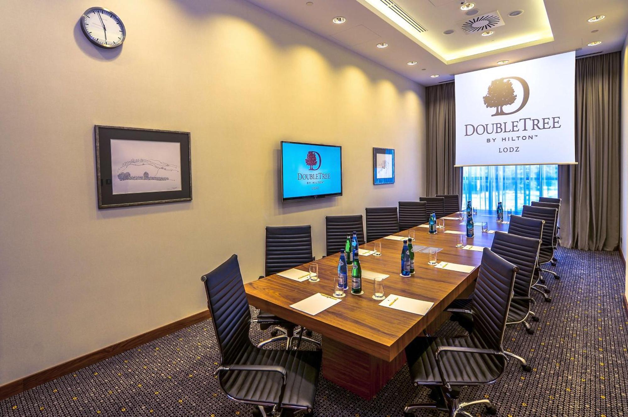 Doubletree By Hilton Lodz Hotel Exterior photo